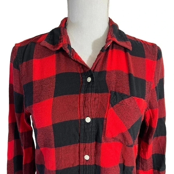 Gap Buffalo Plaid Button Up Shirt Womens XS Black and Red Long Sleeve Rustic Top - Picture 4 of 6